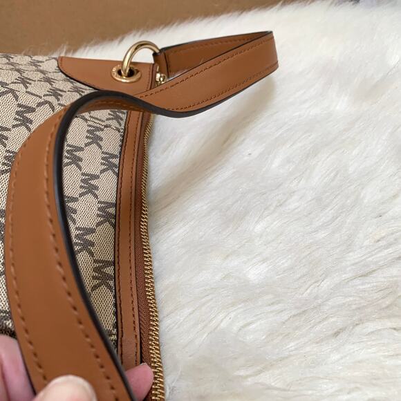 MICHAEL KORS JET SET Logo Nat'l/Acorn Large Pleated NS Convertible Shoulder Bag - Picture 7 of 16